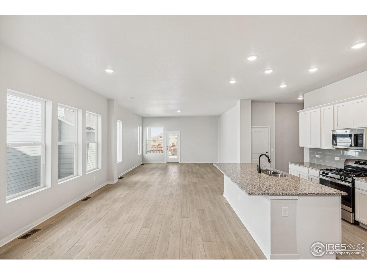 6368 Elk Pass Ln
