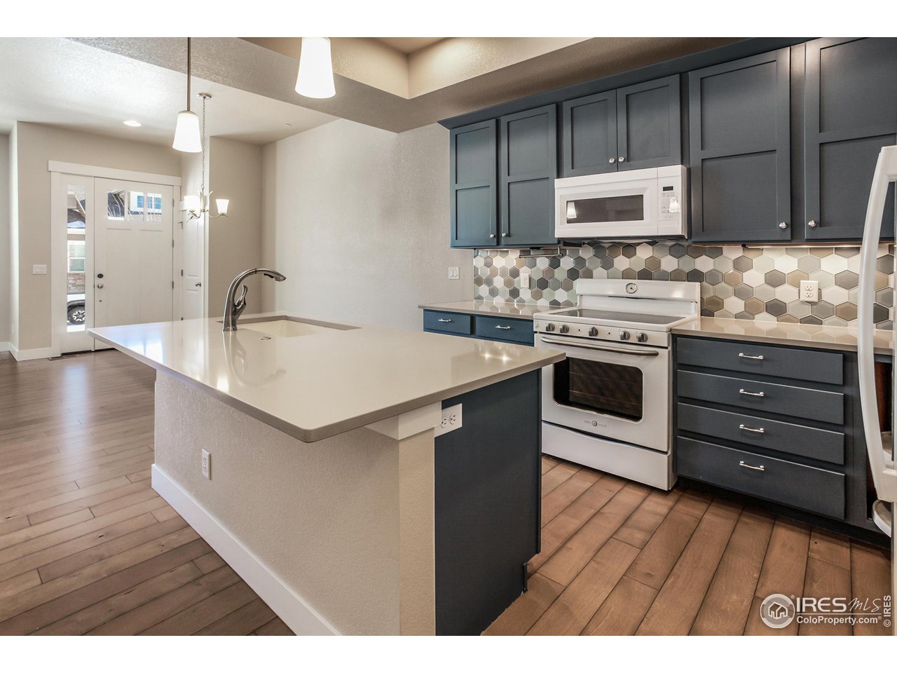 2715 Rockford Dr 102