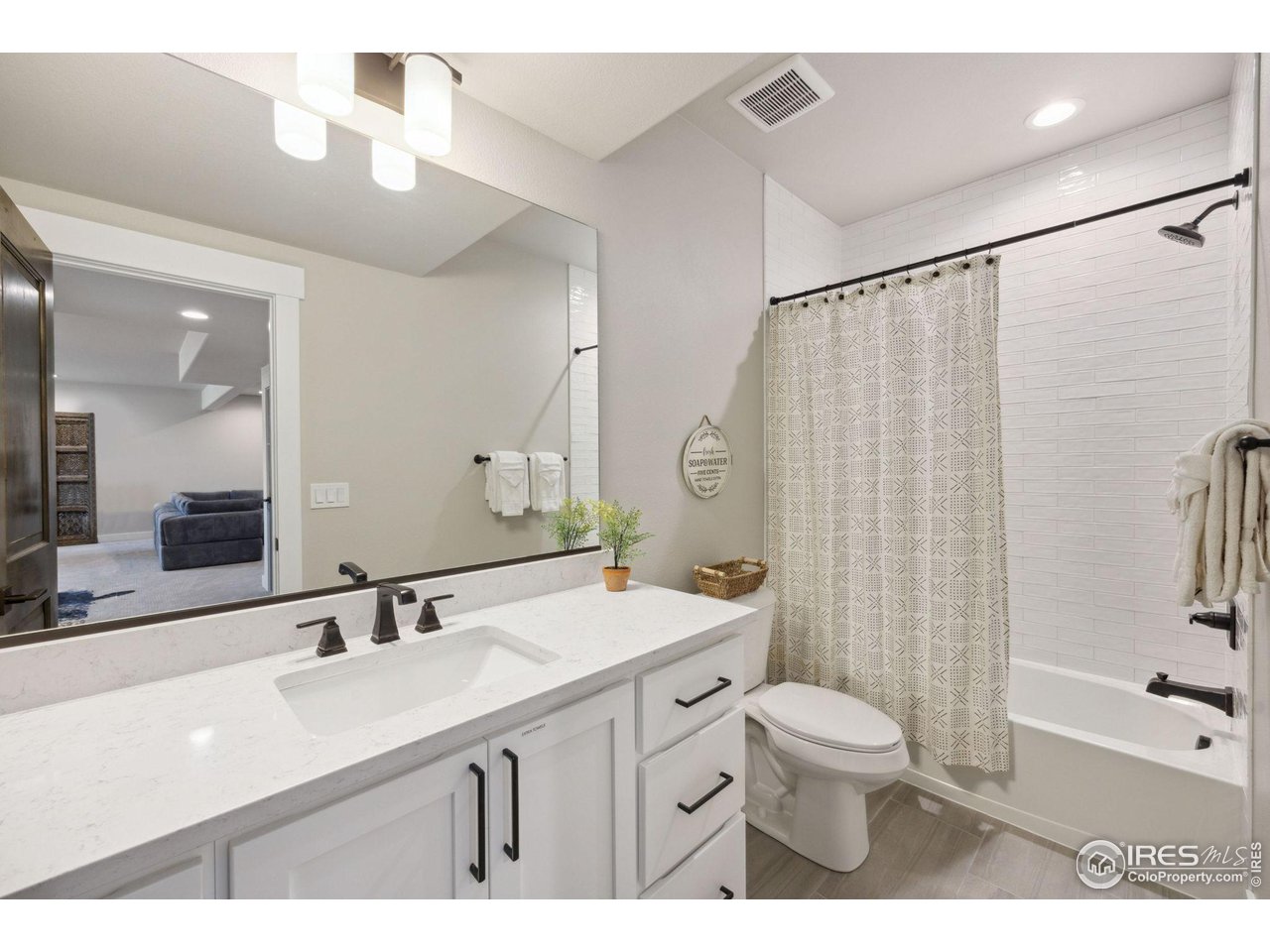 3062 Lake Verna Dr