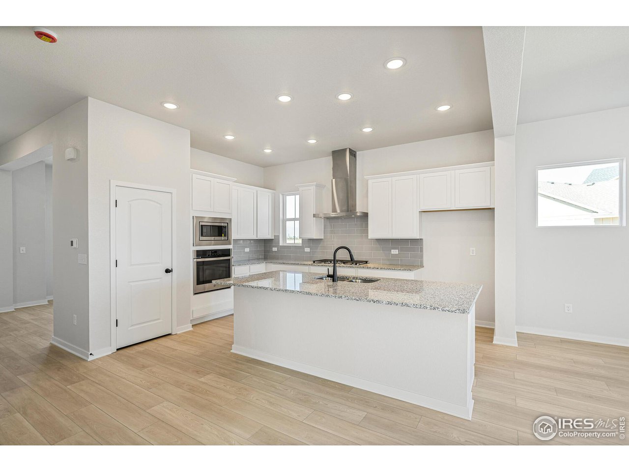 6330 Elk Pass Ln