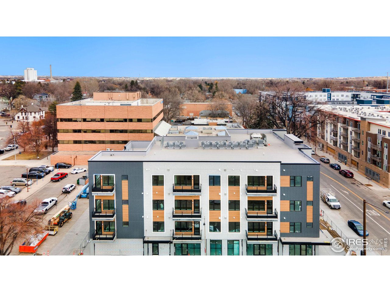 205 E 6th St 202