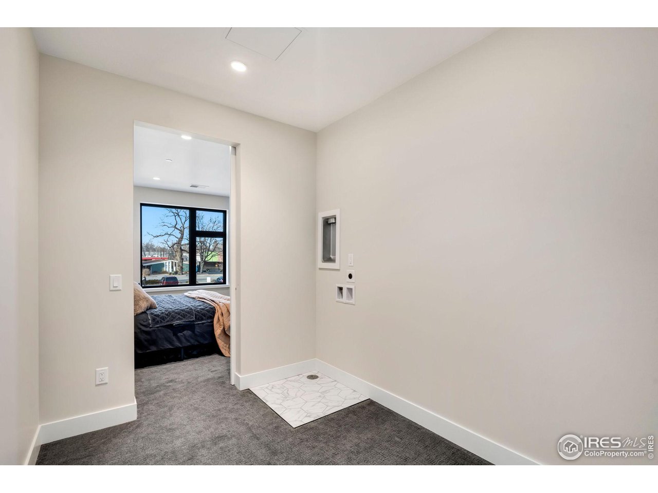 205 E 6th St 202