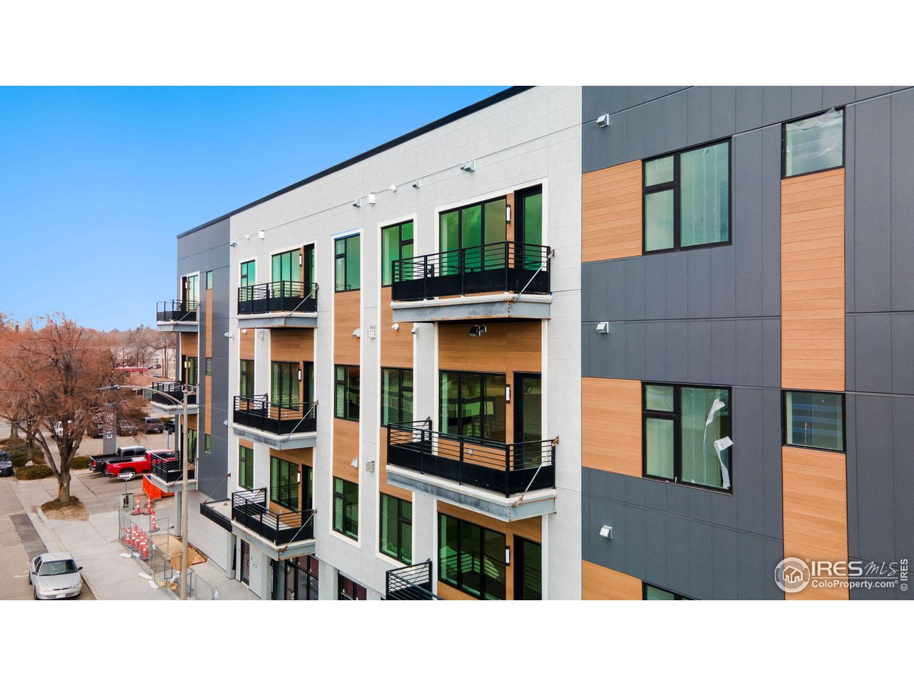 205 E 6th St 202