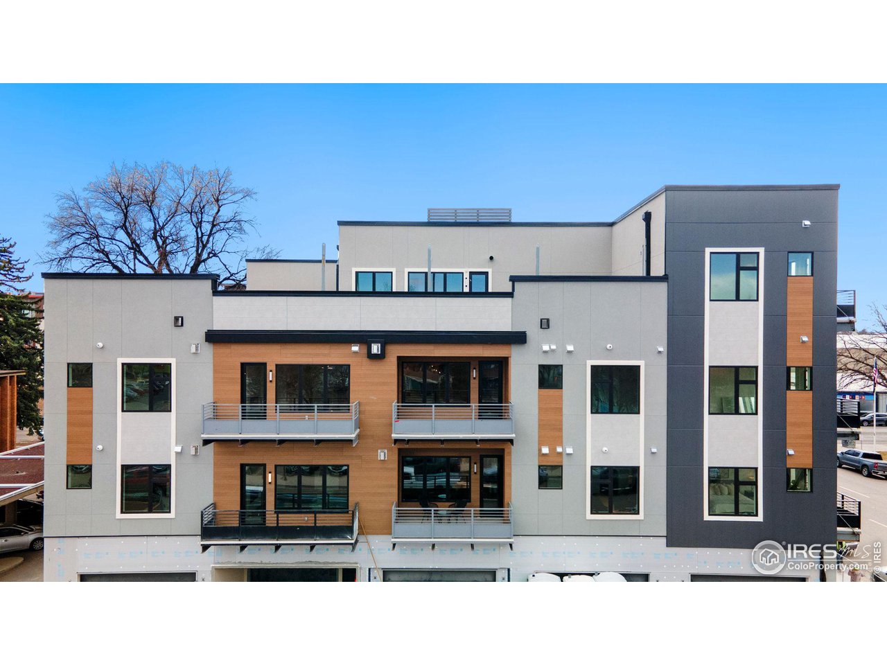 205 E 6th St 202
