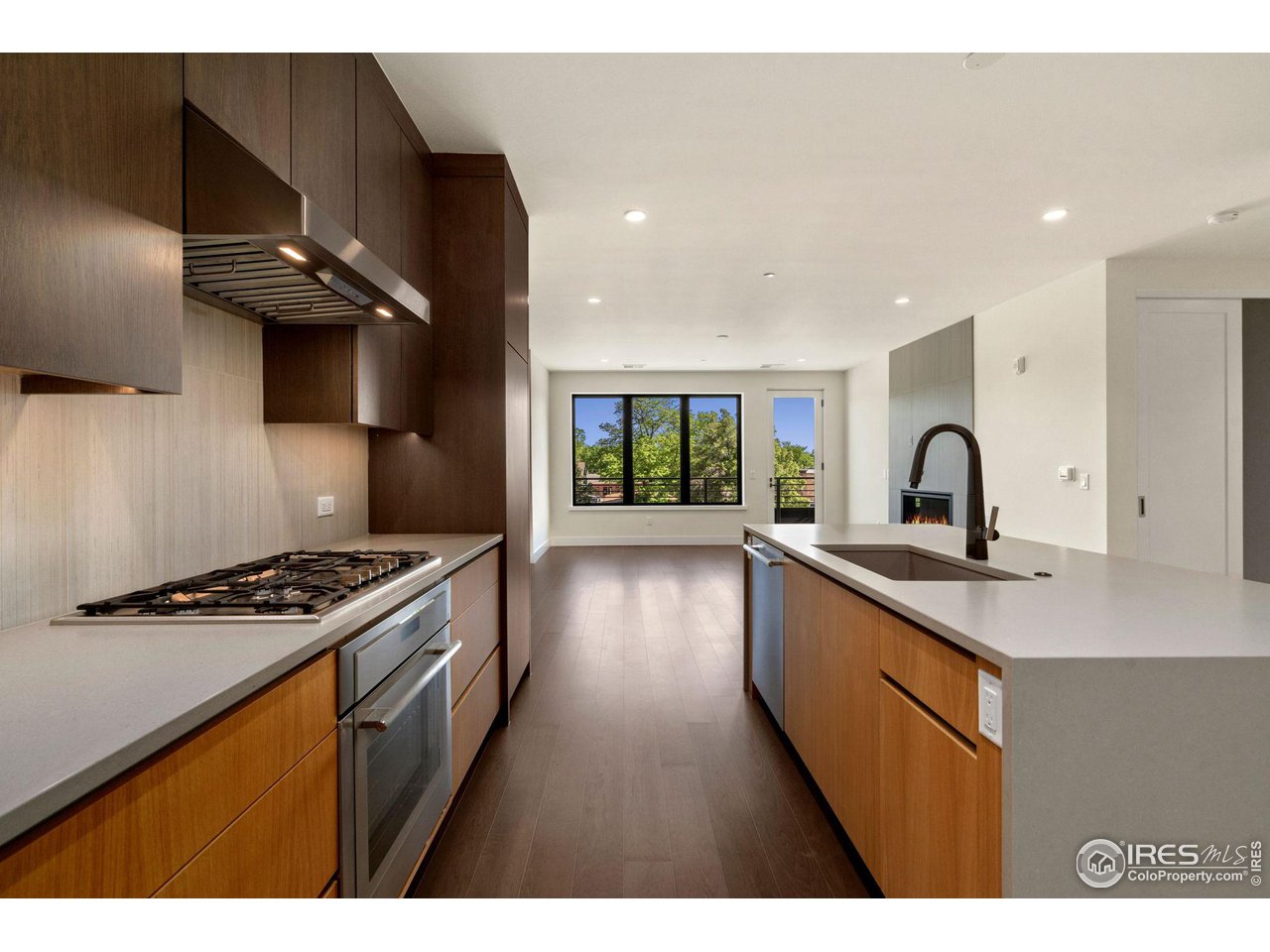 205 E 6th St 303