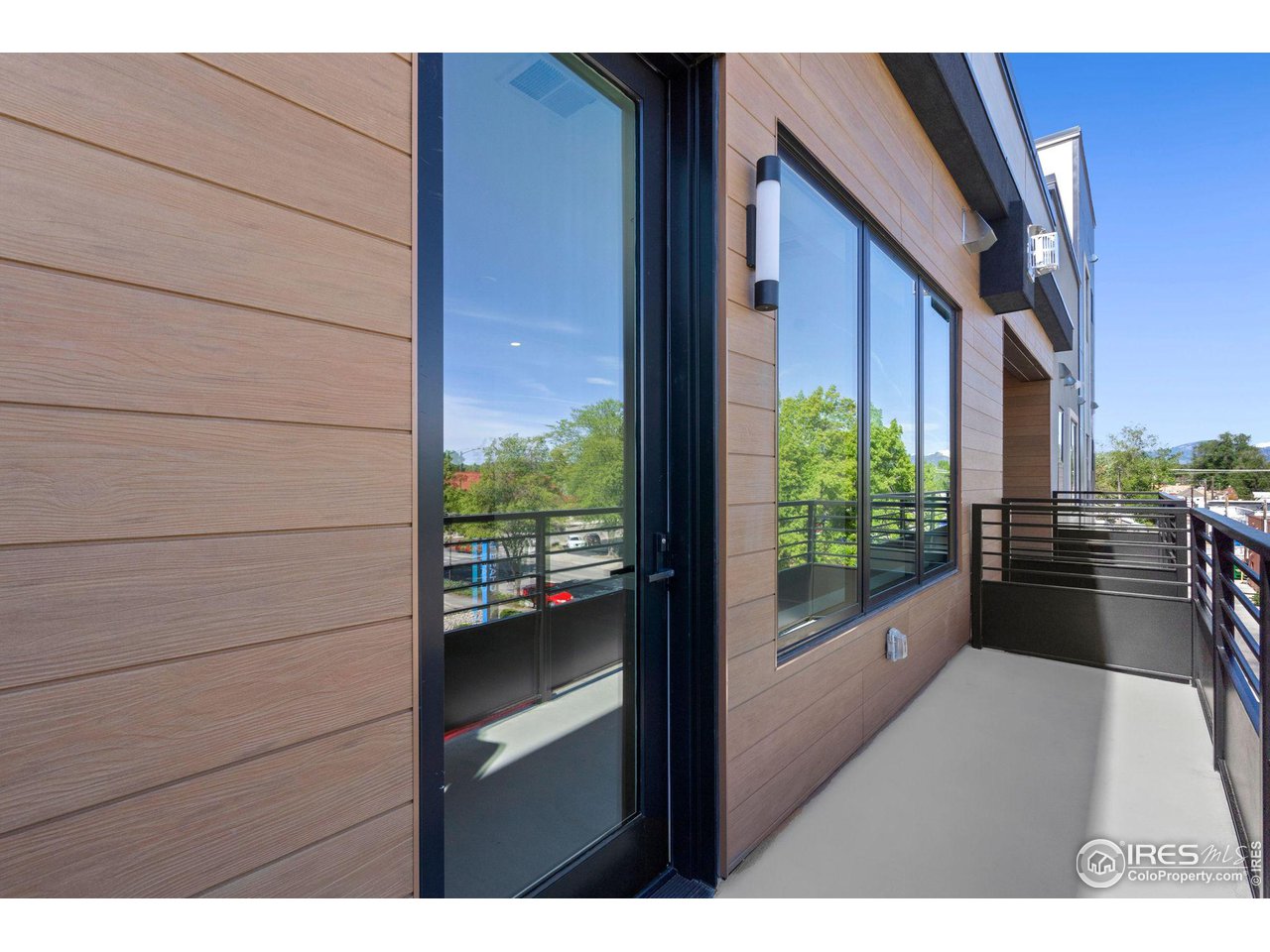 205 E 6th St 303