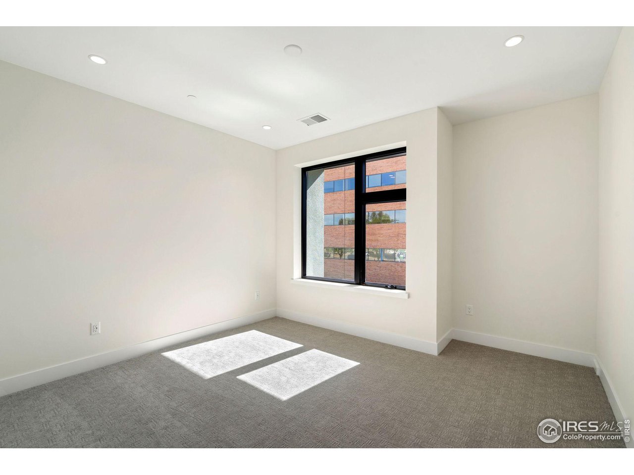 205 E 6th St 303
