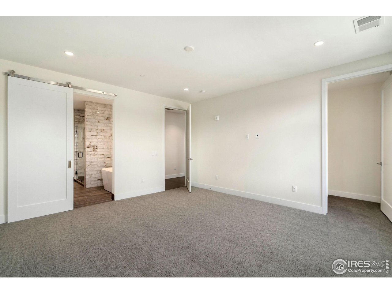 205 E 6th St 303