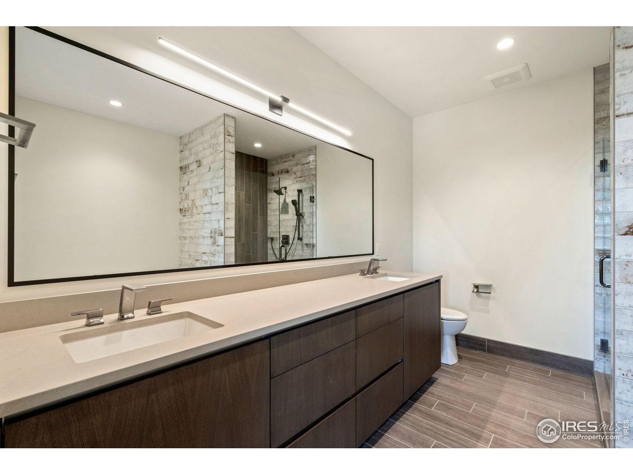 205 E 6th St 303