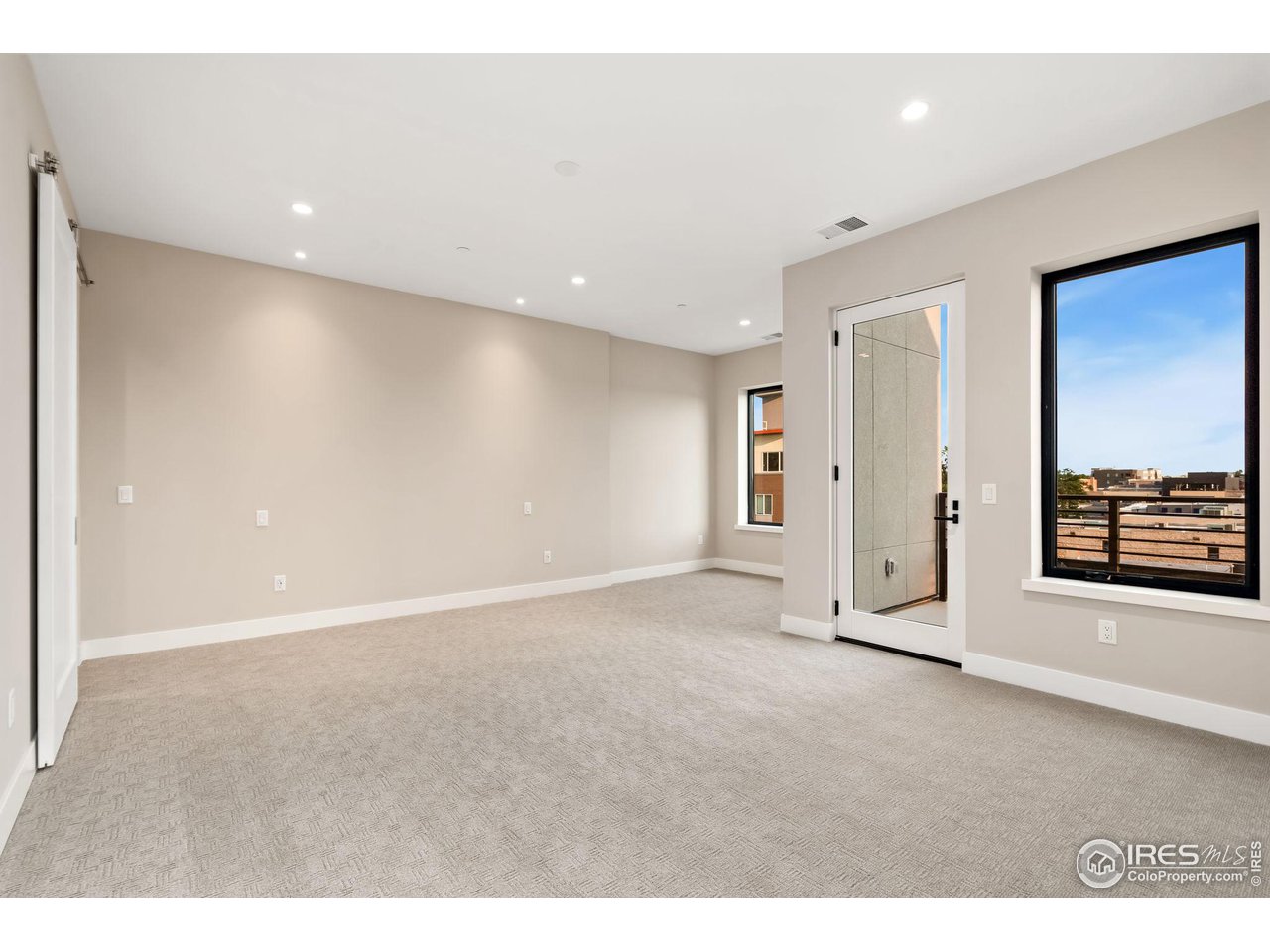 205 E 6th St 401