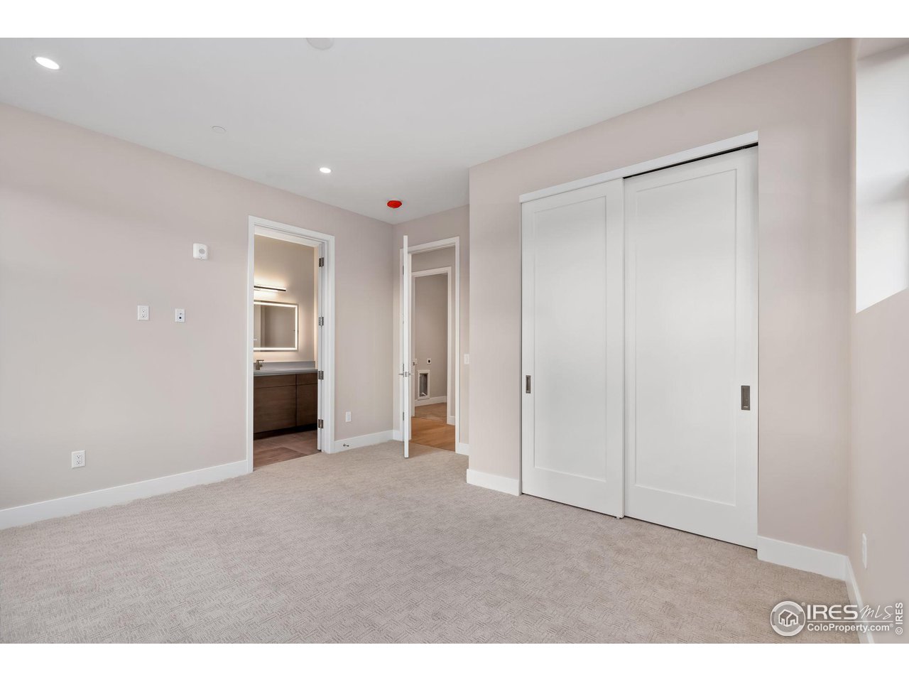 205 E 6th St 401