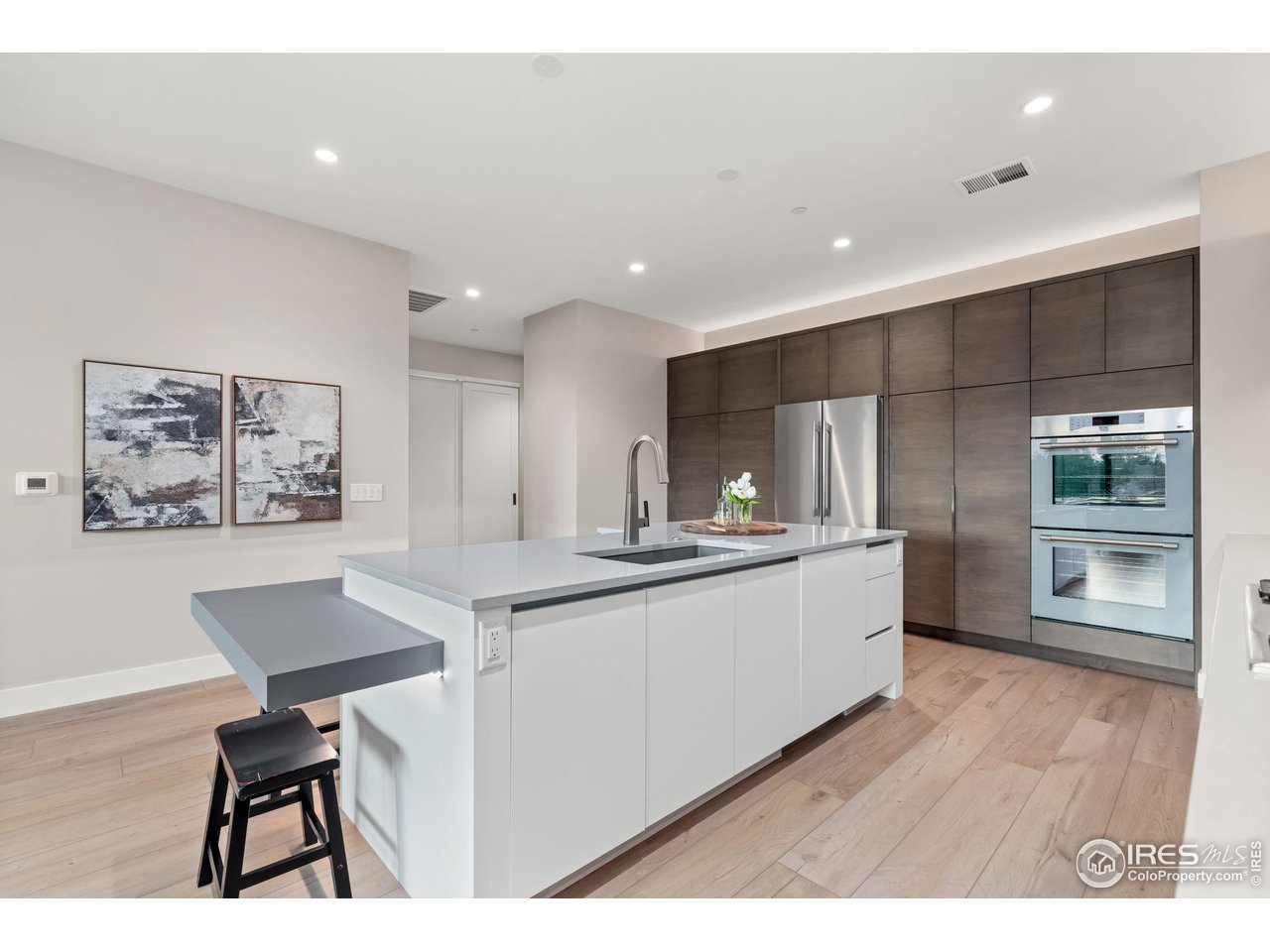 205 E 6th St 401