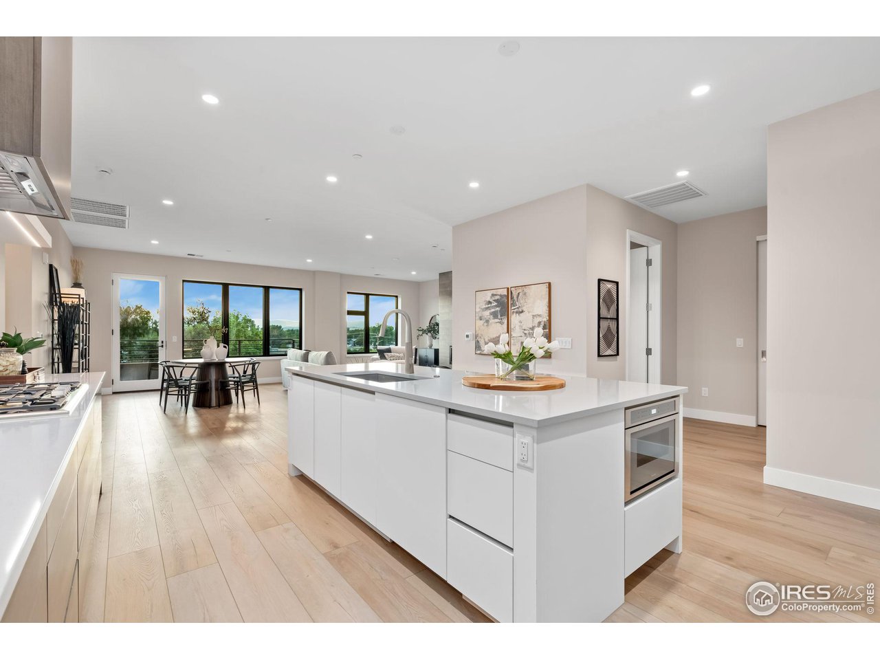 205 E 6th St 401
