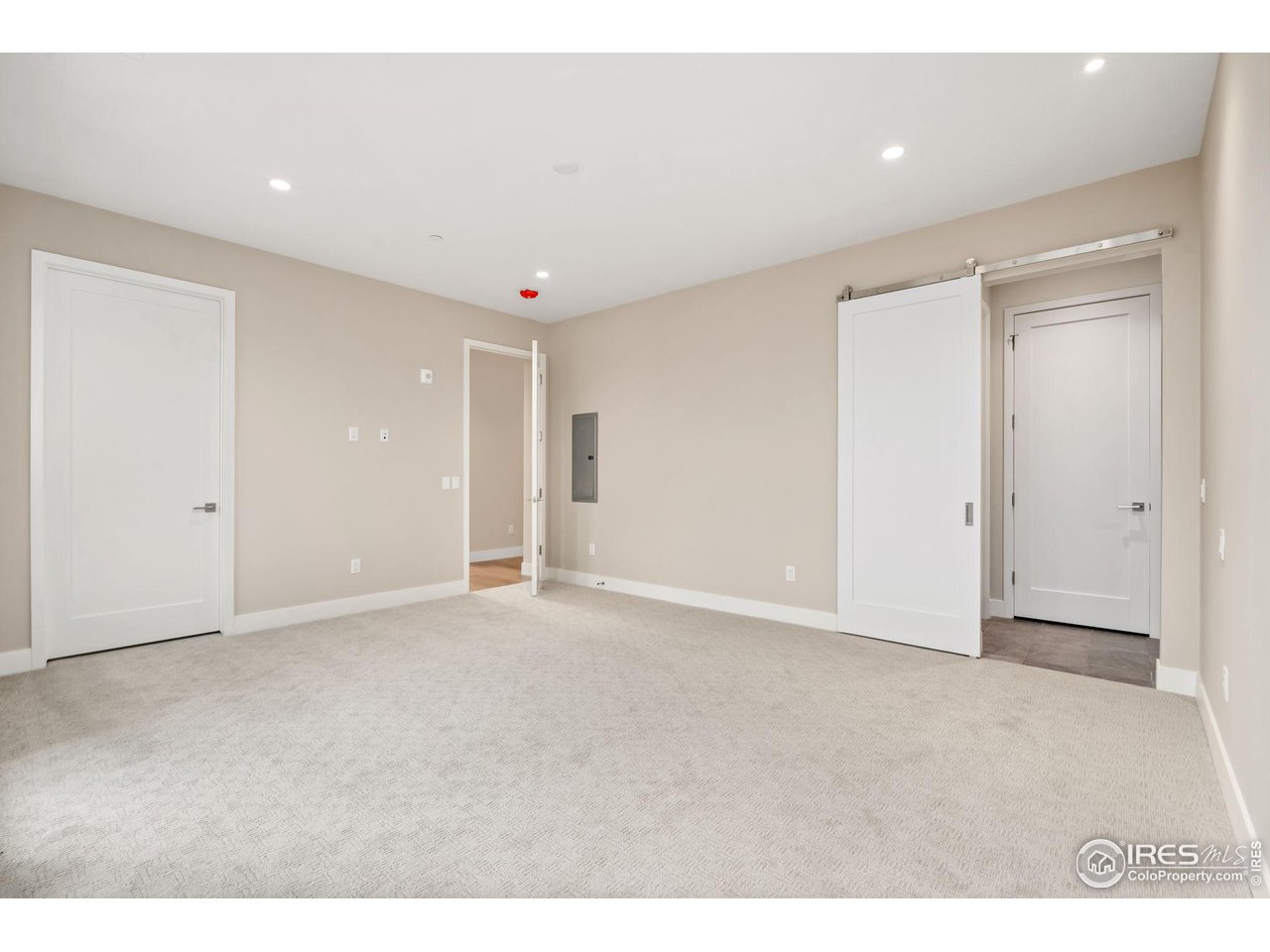 205 E 6th St 401