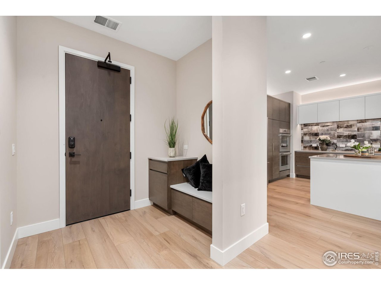 205 E 6th St 401