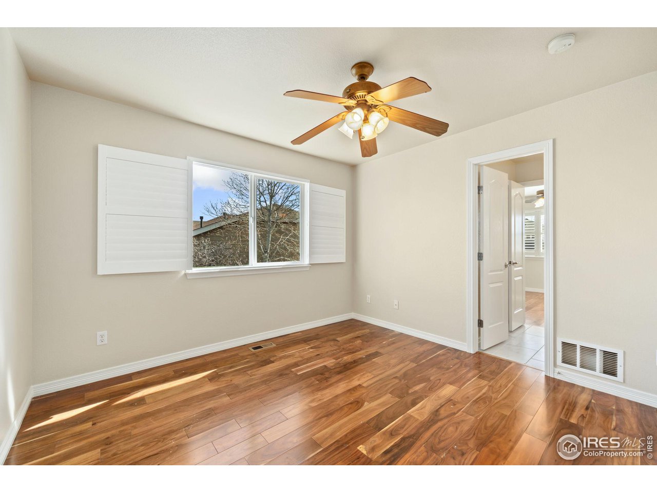 8388 Castaway Dr