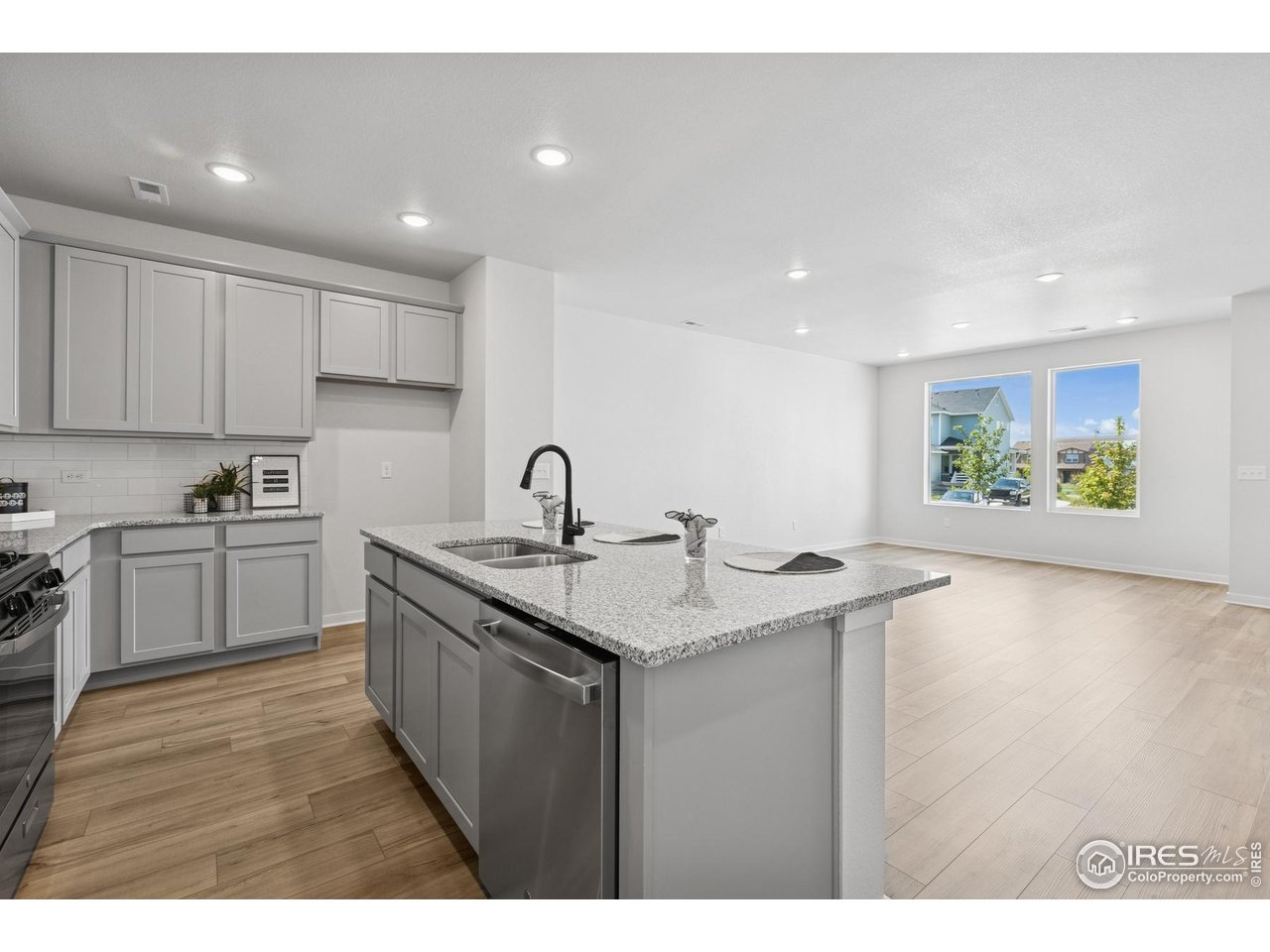 6354 Deerfoot Dr