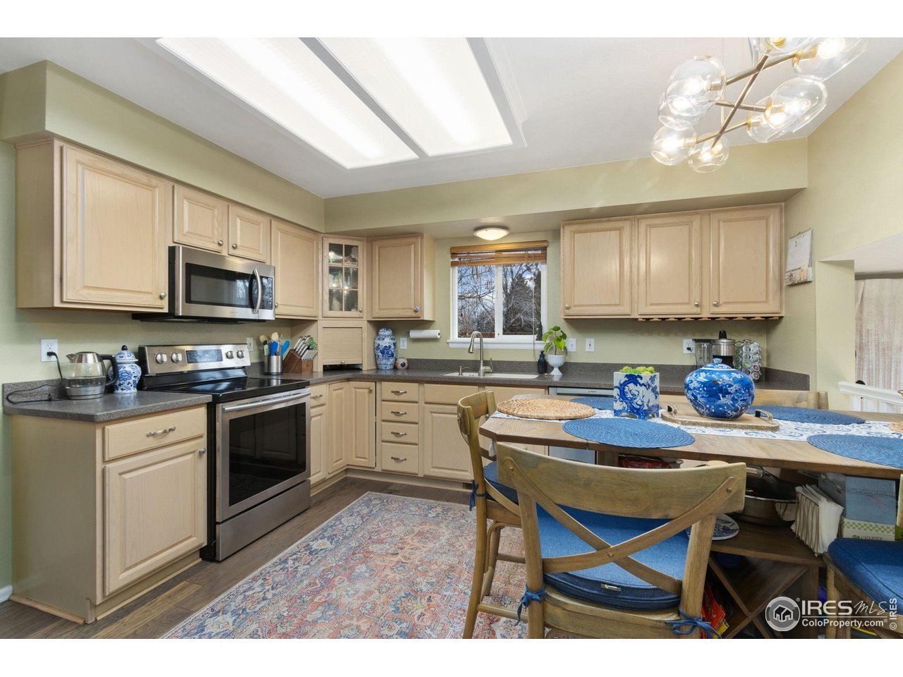 820 Courtenay Cir