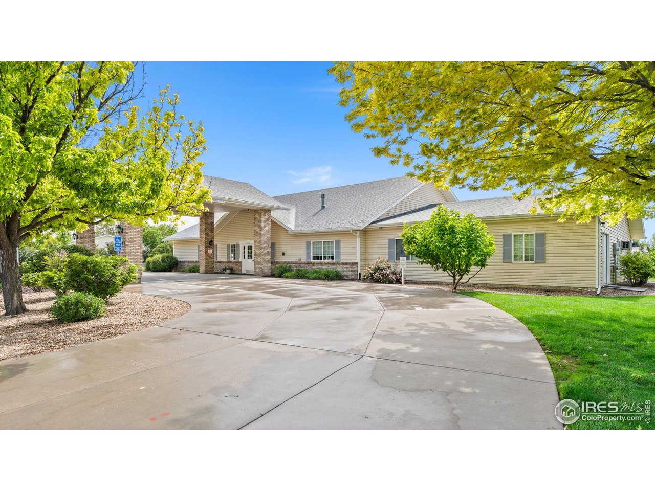 856 Sunchase Dr