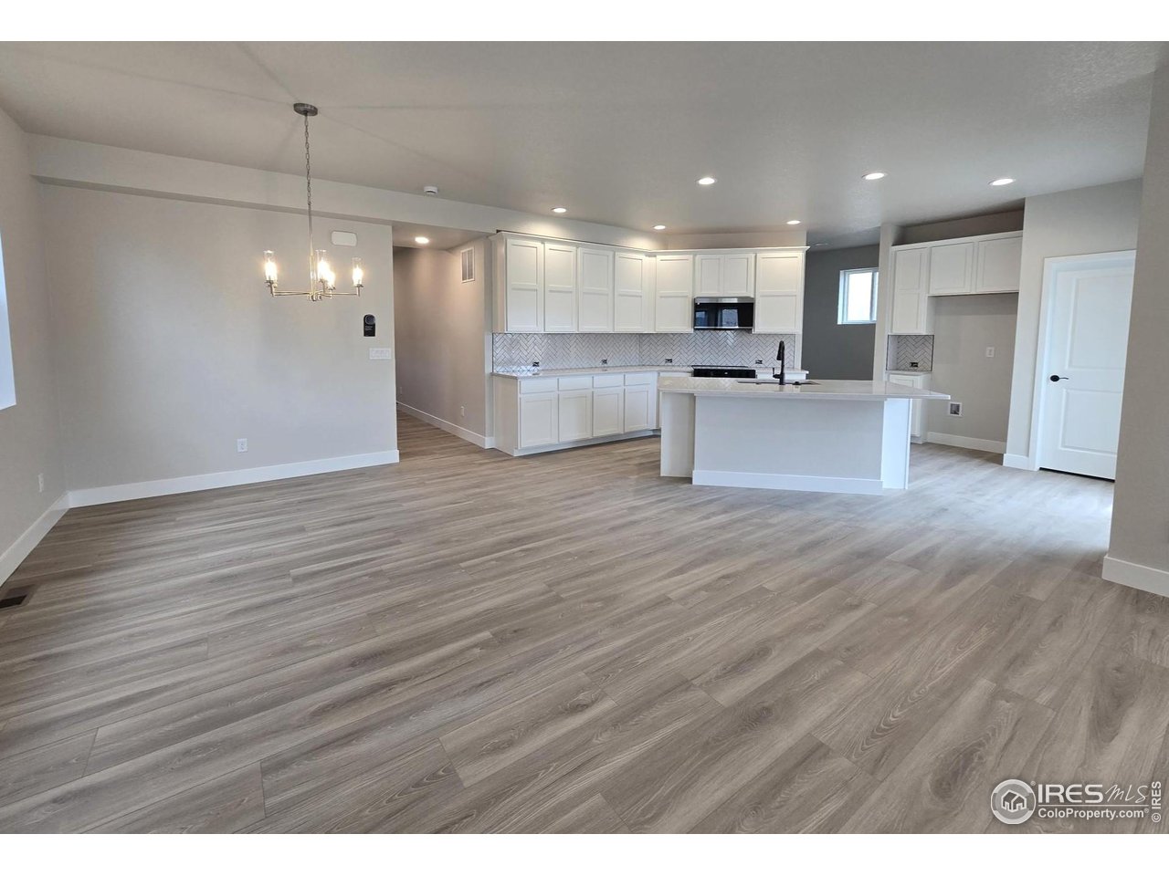4711 Whistler Dr