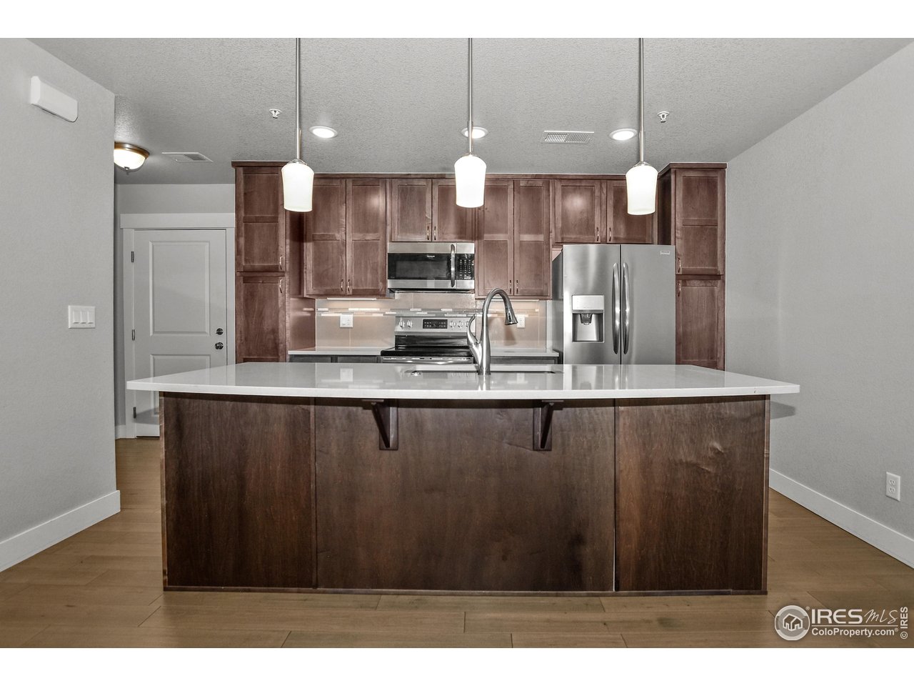 2750 Illinois Dr 10-206