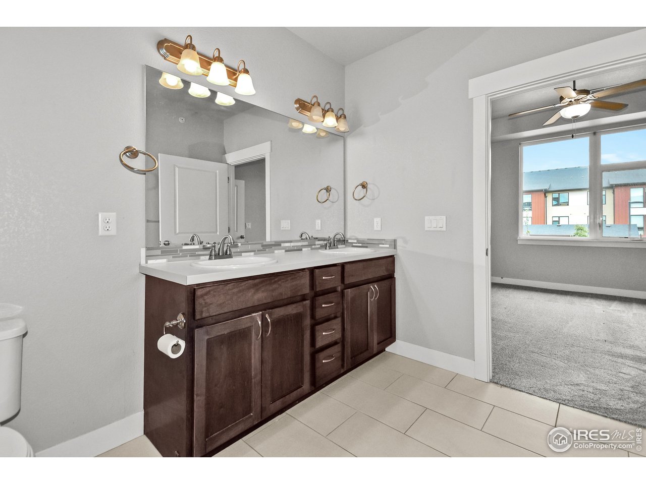 2750 Illinois Dr 10-206