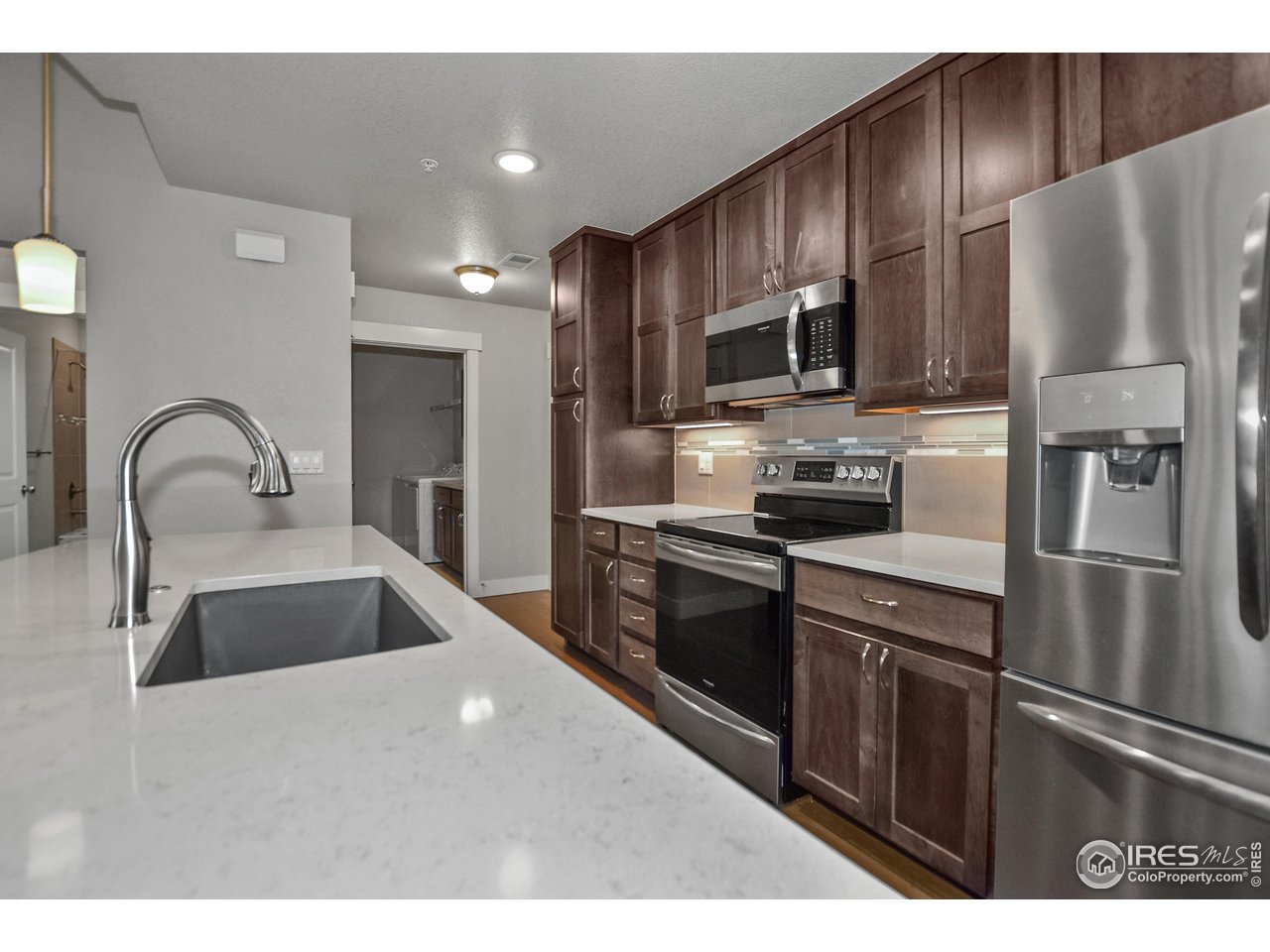 2750 Illinois Dr 10-206