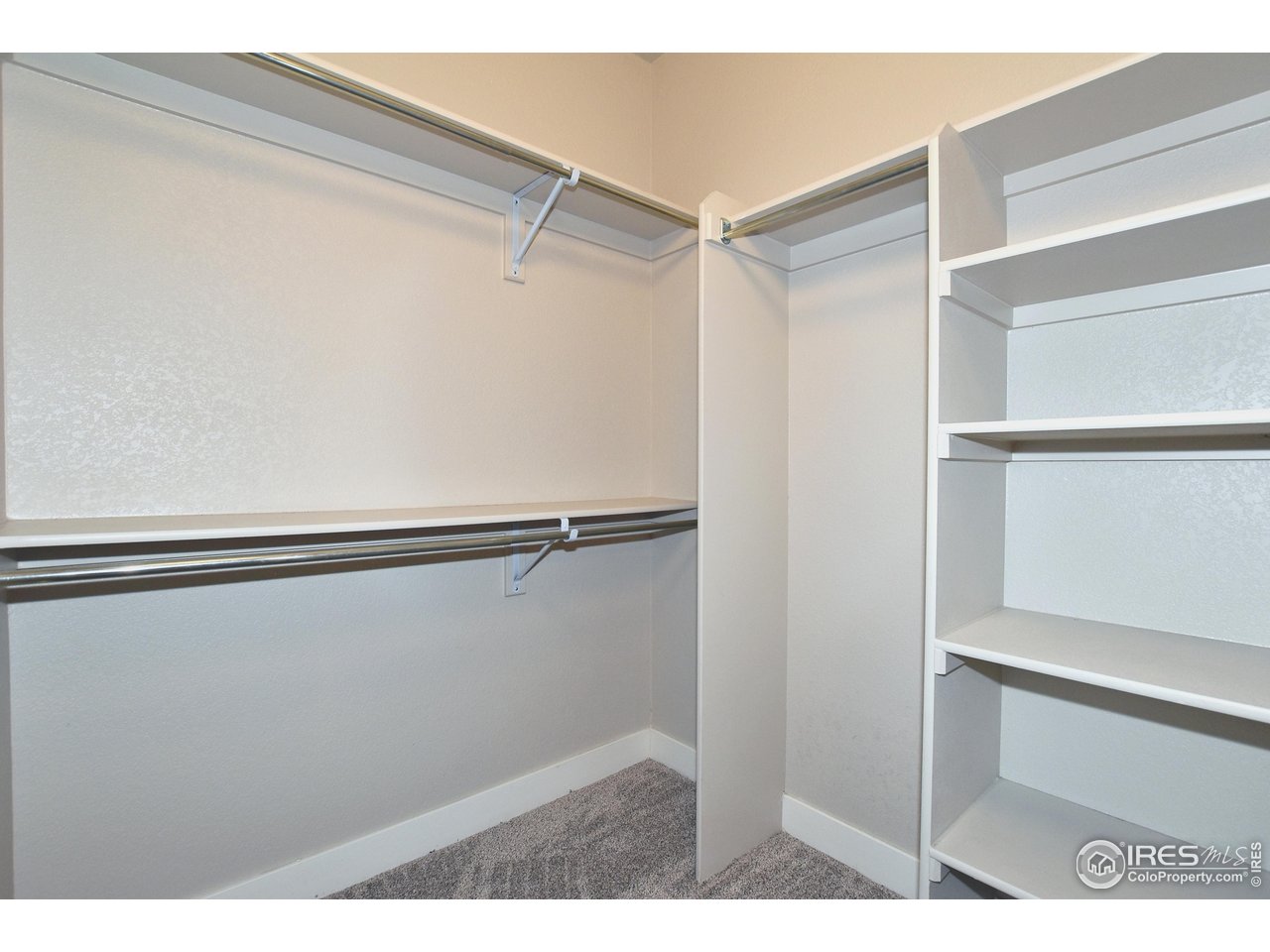 2750 Illinois Dr 10-206