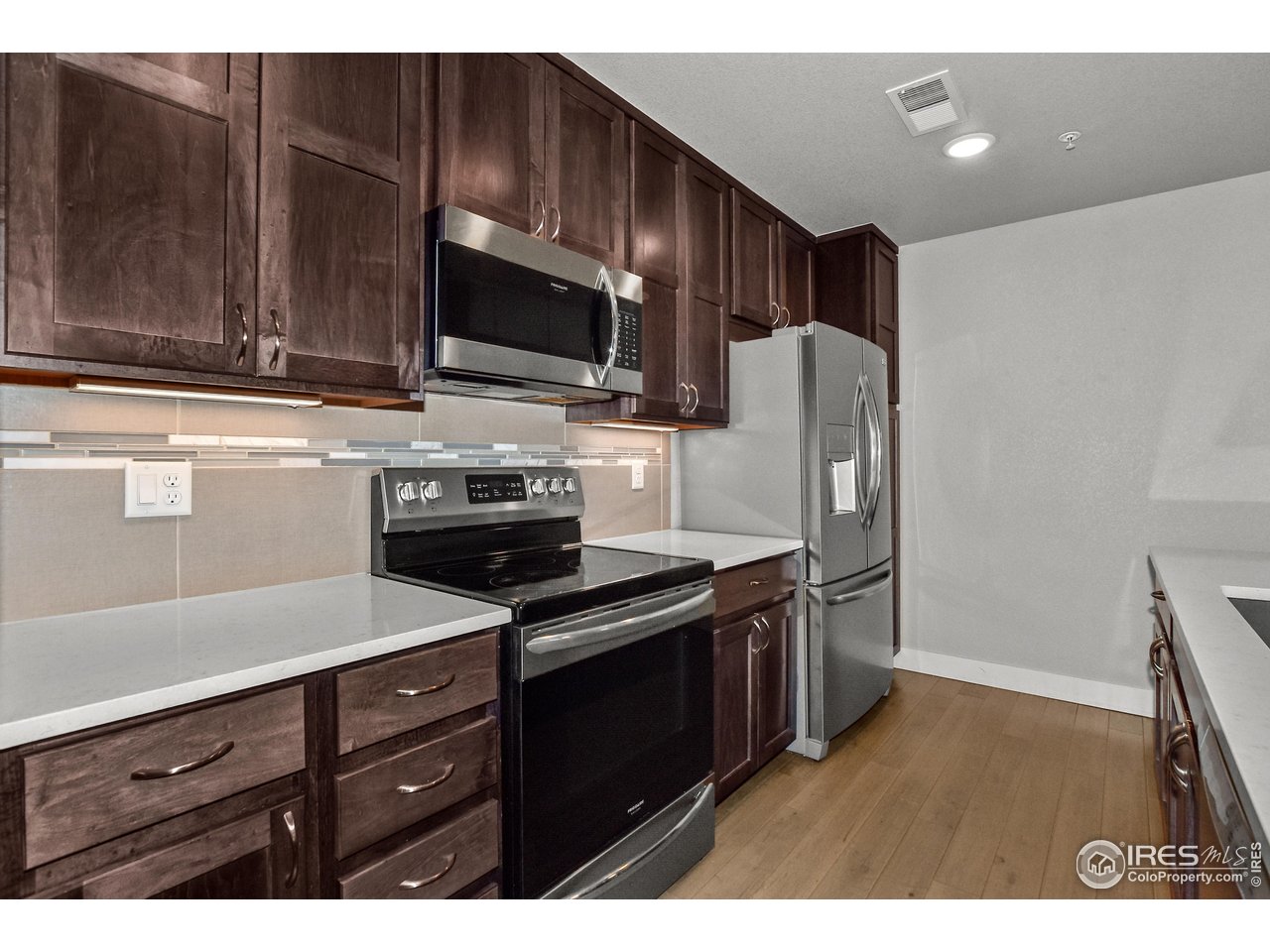 2750 Illinois Dr 10-206