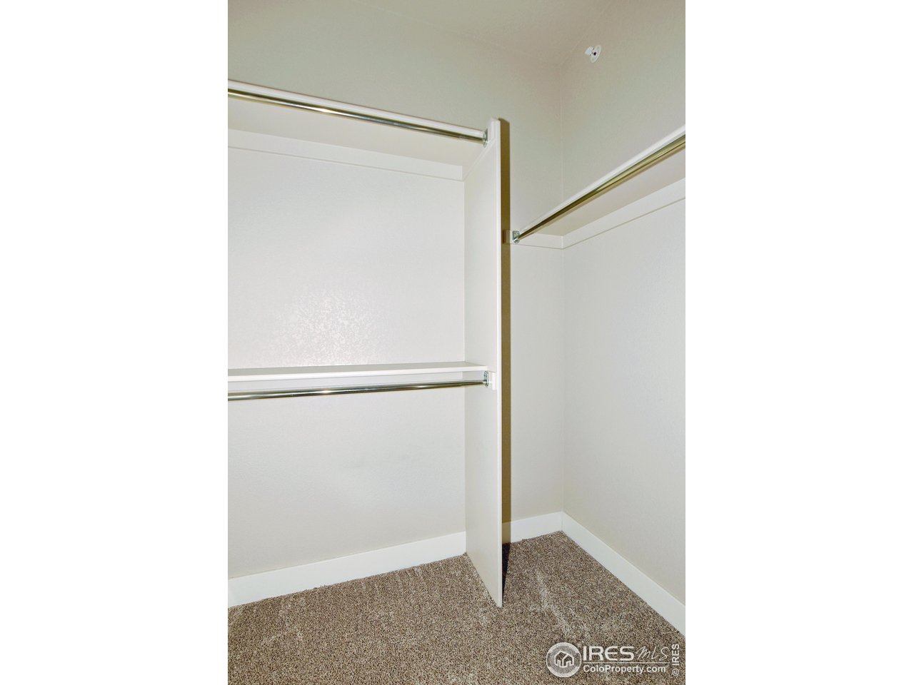 2750 Illinois Dr 10-206
