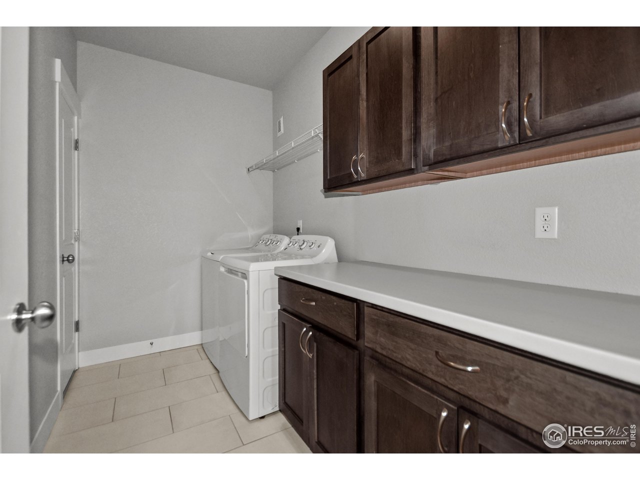 2750 Illinois Dr 10-206