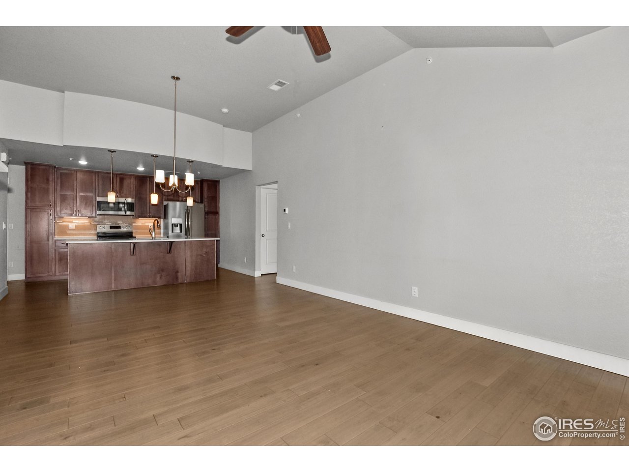 2750 Illinois Dr 10-206