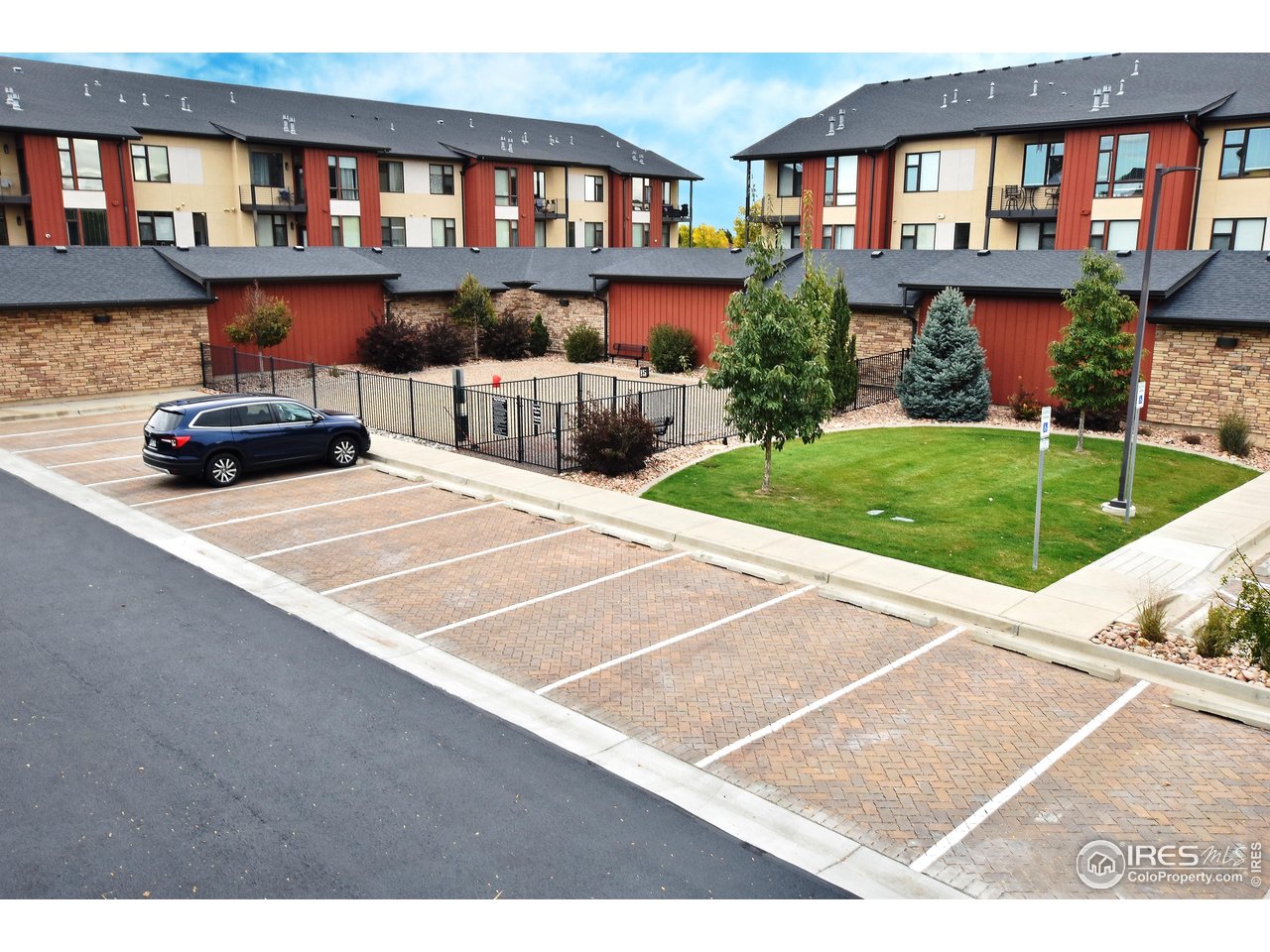 2750 Illinois Dr 10-206