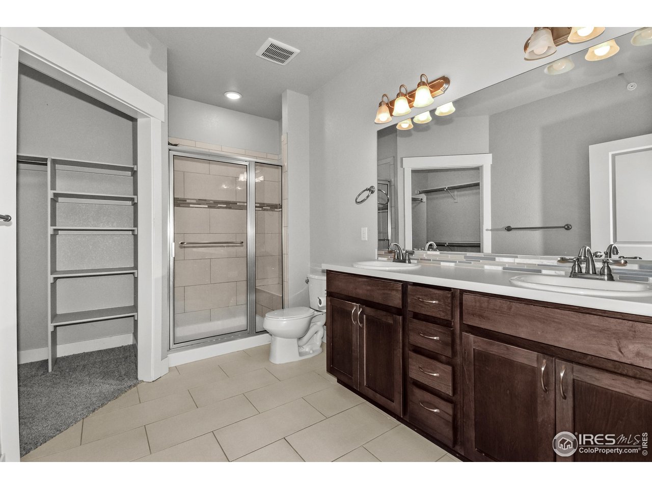 2750 Illinois Dr 10-206