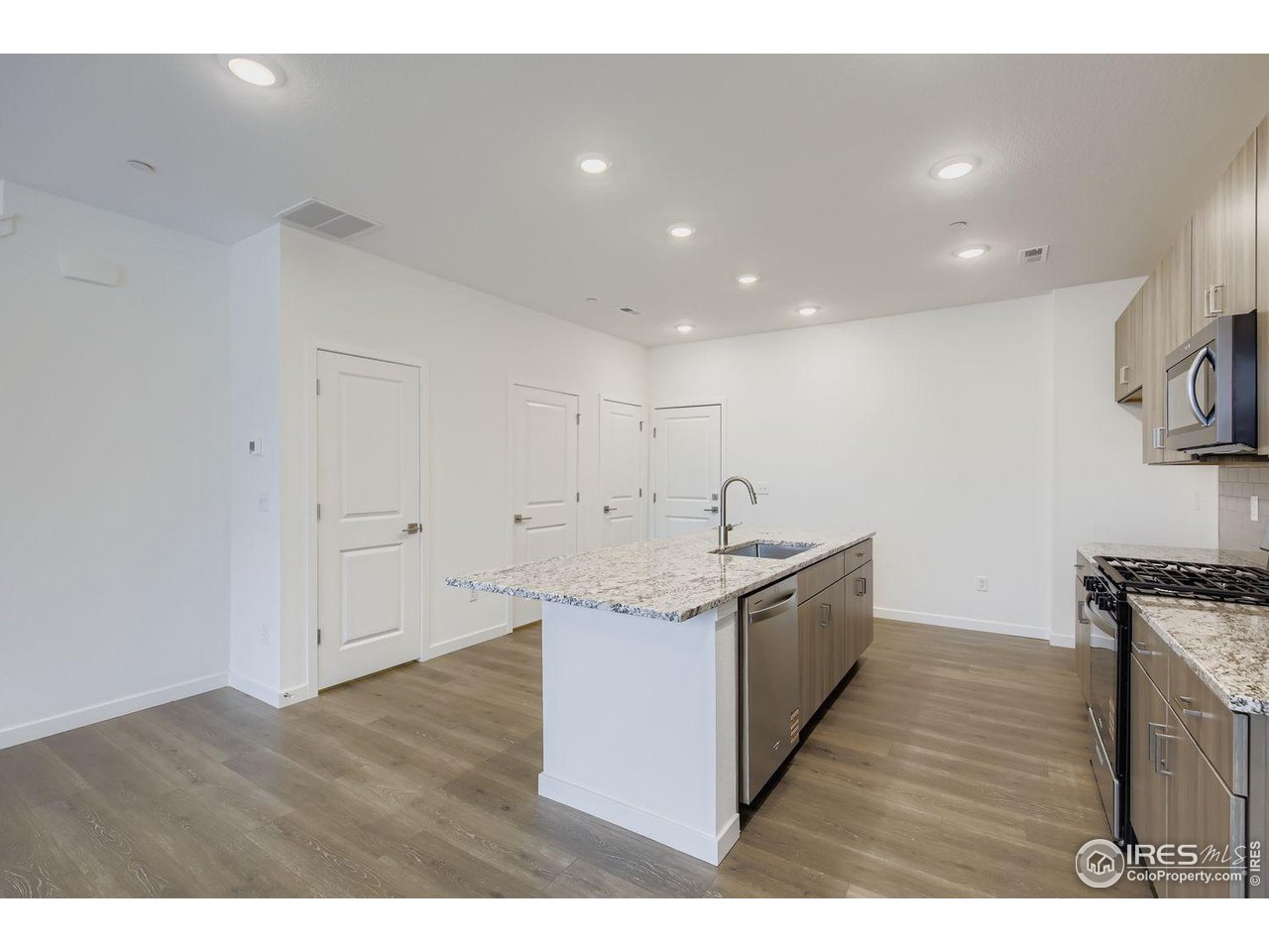 740 Nob Hill Ln