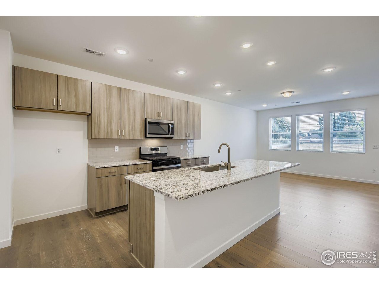 740 Nob Hill Ln