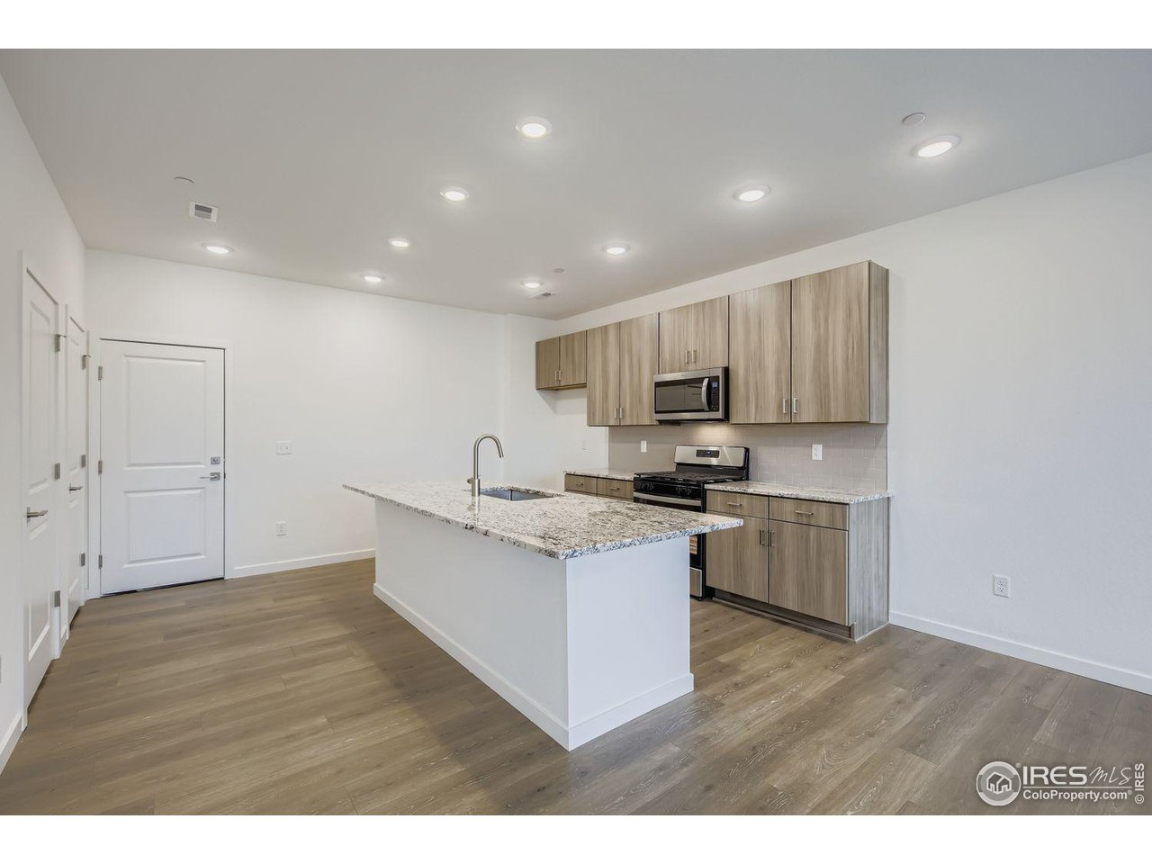 740 Nob Hill Ln