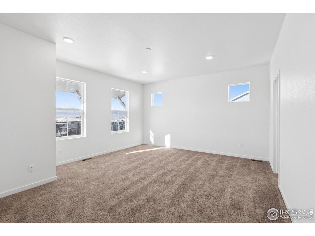 6390 Elk Pass Ln