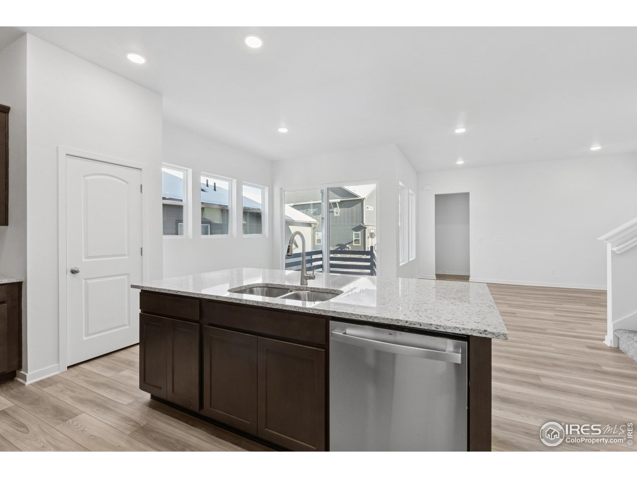 6390 Elk Pass Ln