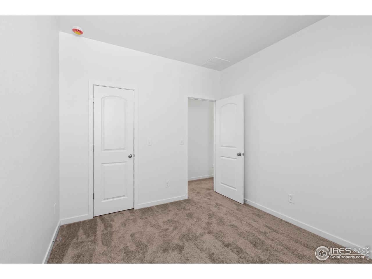 6390 Elk Pass Ln