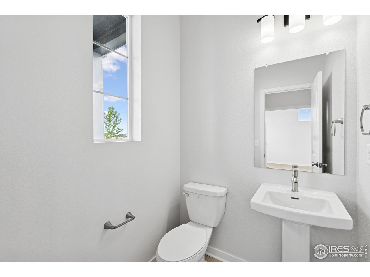 2703 Blue Iris Dr