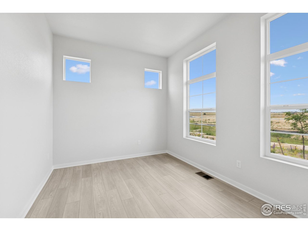 2703 Blue Iris Dr