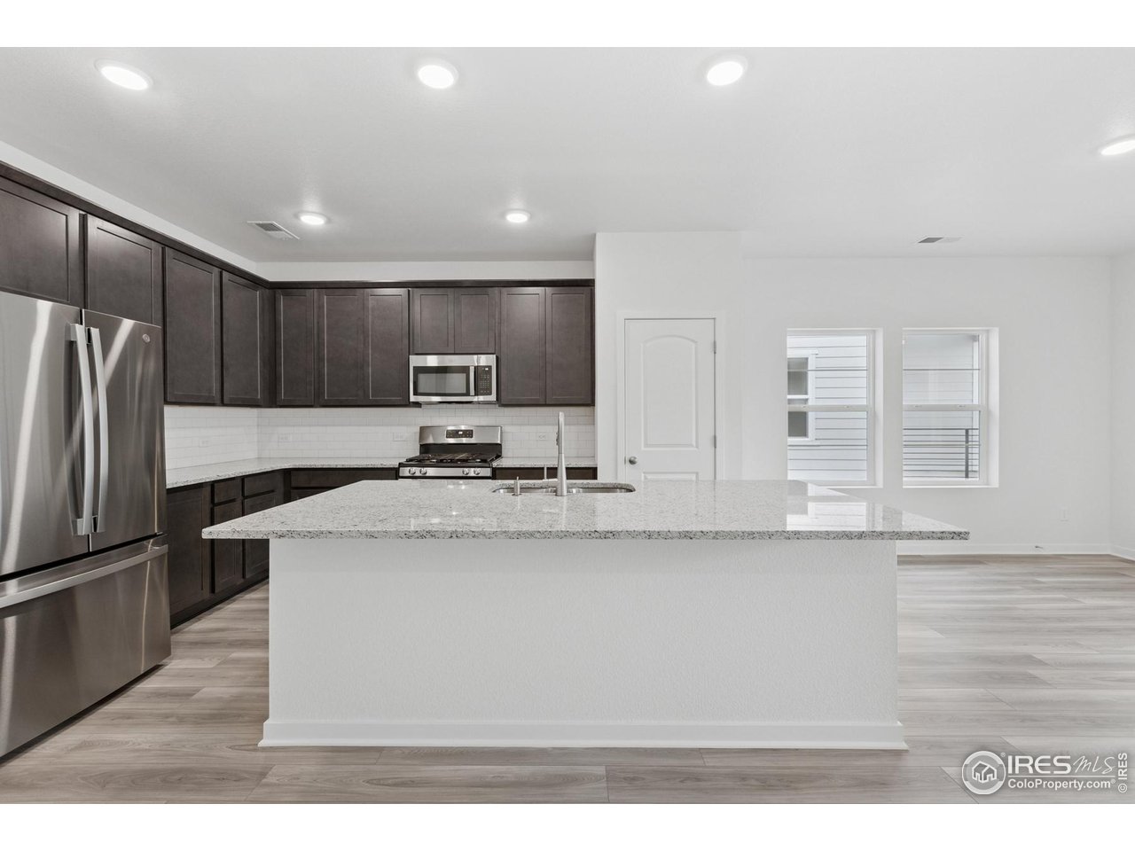 6334 Deerfoot Dr