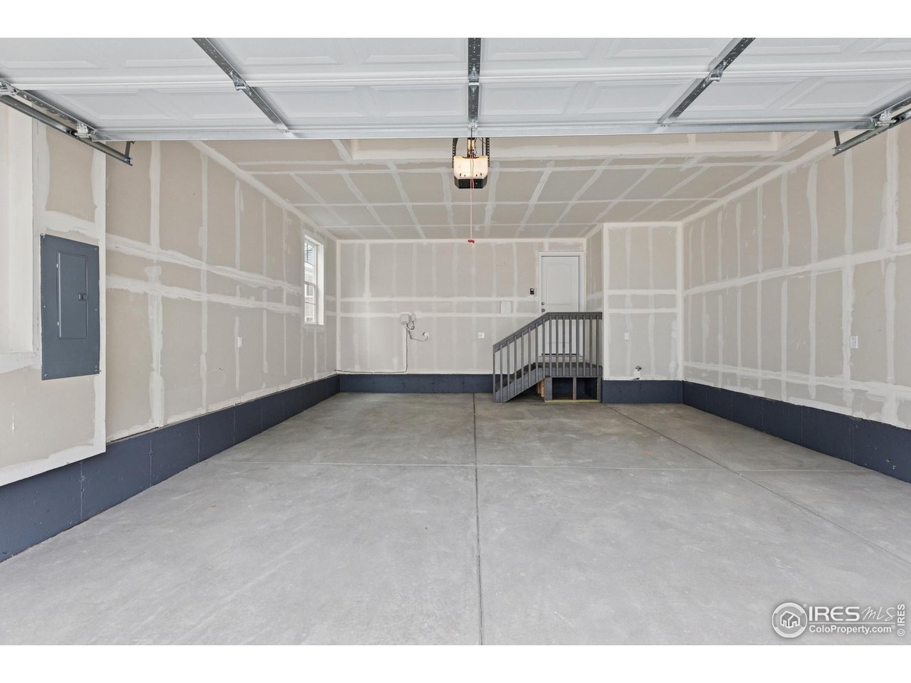 6334 Deerfoot Dr