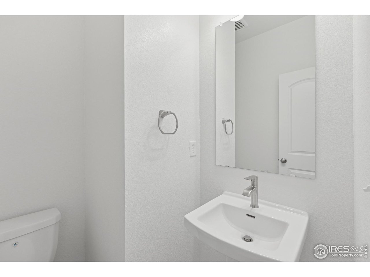 6334 Deerfoot Dr