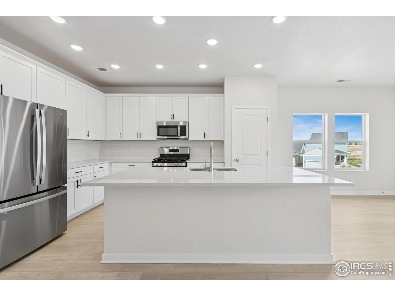 6335 Elk Pass Ln