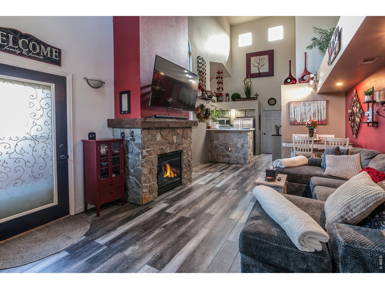 305 Lucca Dr