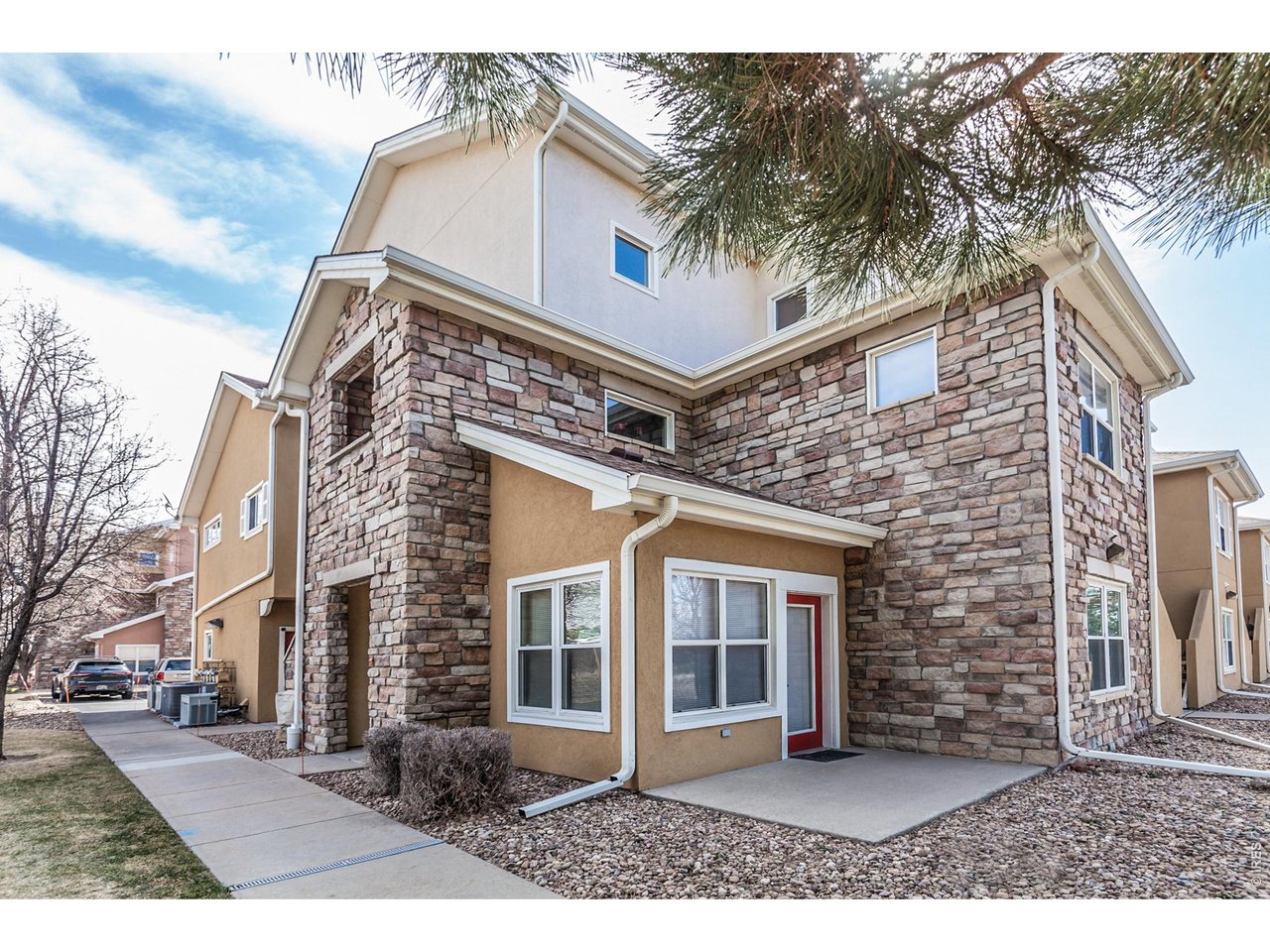305 Lucca Dr