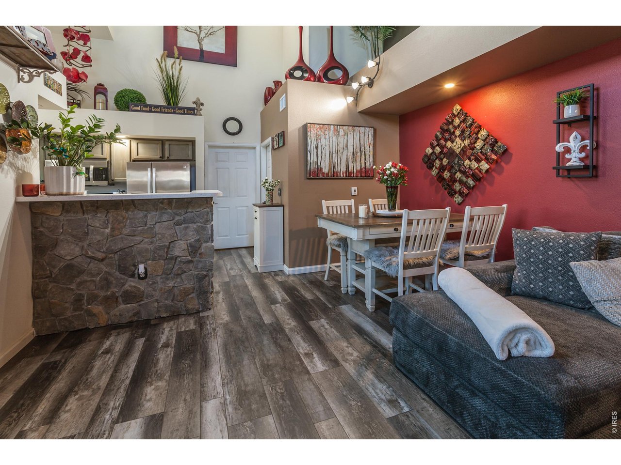305 Lucca Dr