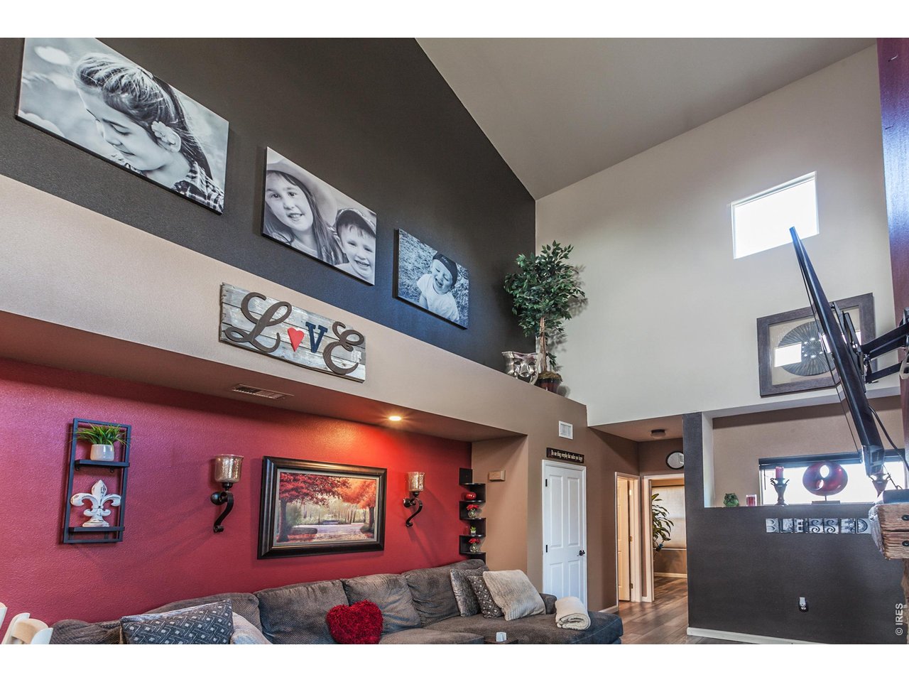 305 Lucca Dr